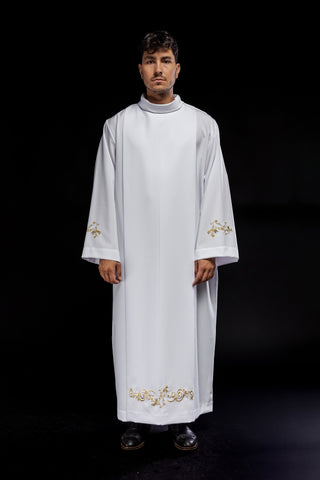 Embroidered priestly alb with a turtleneck and floral pattern in white or ecru