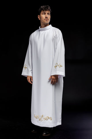 Embroidered priestly alb with a turtleneck and floral pattern in white or ecru