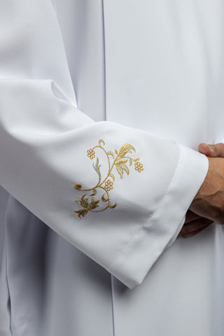 Embroidered priestly alb with a turtleneck and floral pattern in white or ecru