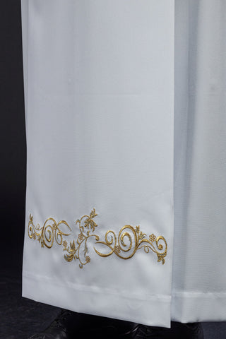 Embroidered priestly alb with a turtleneck and floral pattern in white or ecru