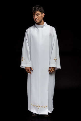 Embroidered priestly alb with a collar and crosses in white or ecru