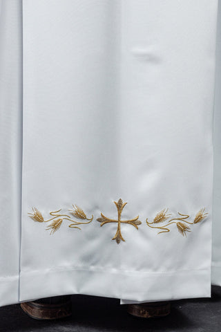 Embroidered priestly alb with a collar and crosses in white or ecru