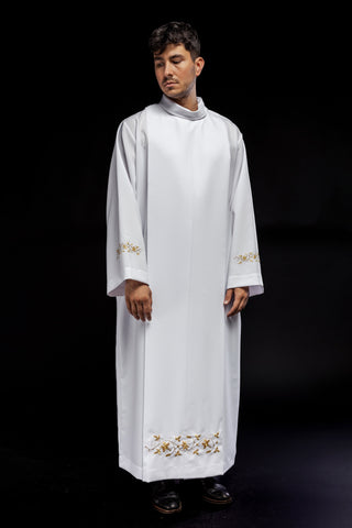 Embroidered priestly alb with a collar and floral pattern in white or ecru