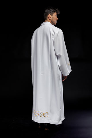 Embroidered priestly alb with a collar and floral pattern in white or ecru