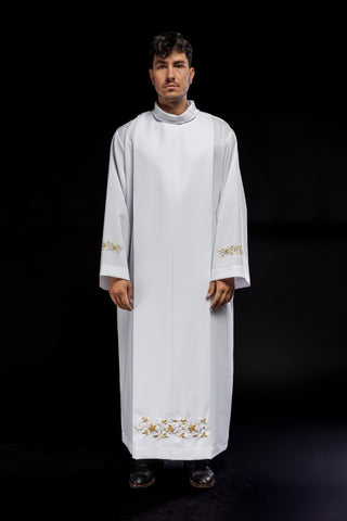 Embroidered priestly alb with a collar and floral pattern in white or ecru