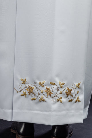 Embroidered priestly alb with a collar and floral pattern in white or ecru