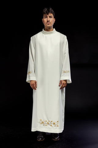 Embroidered priestly alb with a turtleneck and floral pattern in ecru color