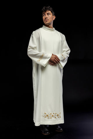 Embroidered priestly alb with a turtleneck and floral pattern in ecru color