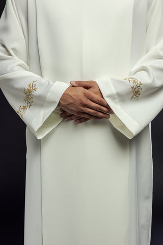 Embroidered priestly alb with a turtleneck and floral pattern in ecru color