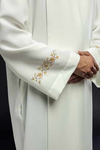 Embroidered priestly alb with a turtleneck and floral pattern in ecru color