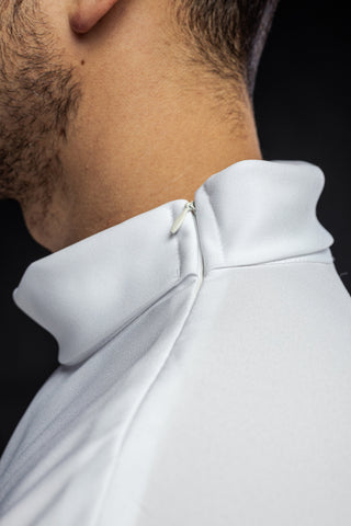 Smooth priestly alb with a classic collar and a shoulder zipper