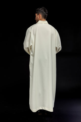 Smooth ecru priest's alb with a classic collar and a shoulder zipper