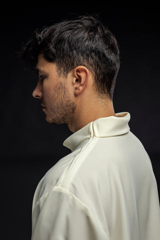 Smooth ecru priest's alb with a classic collar and a shoulder zipper