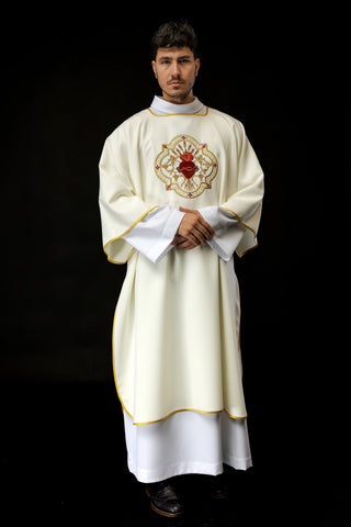 Ecru liturgical dalmatic with embroidery of the Sacred Heart of Jesus and the Eucharistic chalice