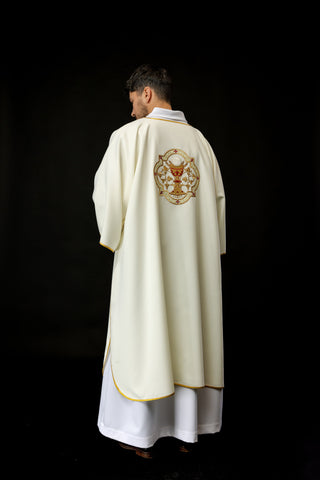 Ecru liturgical dalmatic with embroidery of the Sacred Heart of Jesus and the Eucharistic chalice