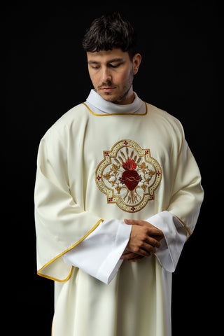 Ecru liturgical dalmatic with embroidery of the Sacred Heart of Jesus and the Eucharistic chalice