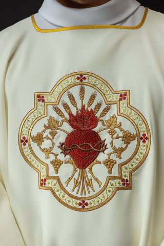 Ecru liturgical dalmatic with embroidery of the Sacred Heart of Jesus and the Eucharistic chalice