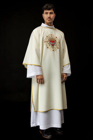 Dalmatic with the motif of the Heart of Mary in ecru color with rich embroidery and stylish finishing