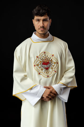 Dalmatic with the motif of the Heart of Mary in ecru color with rich embroidery and stylish finishing