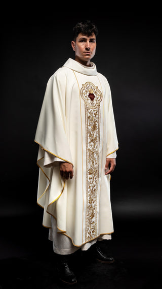 Ecru liturgical chasuble with embroidery of the Sacred Heart of Jesus and PAX