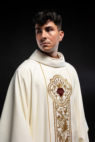 Ecru liturgical chasuble with embroidery of the Sacred Heart of Jesus and PAX