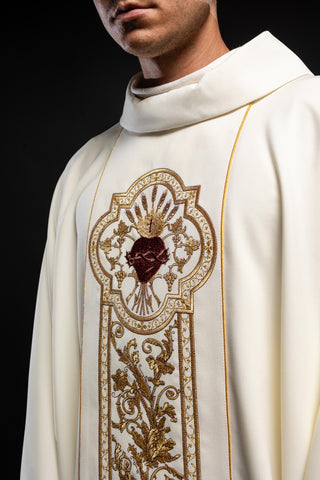 Ecru liturgical chasuble with embroidery of the Sacred Heart of Jesus and PAX