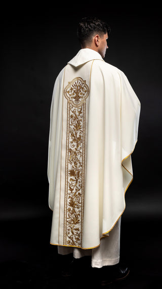 Ecru liturgical chasuble with embroidery of the Sacred Heart of Jesus and PAX