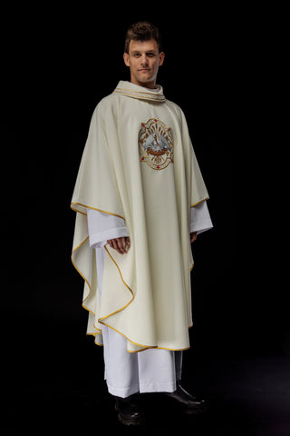 Embroidered Chasuble with Ecru Pelican Motif - Elegance and Symbolism in Polish Production