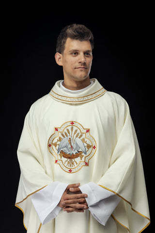 Embroidered Chasuble with Ecru Pelican Motif - Elegance and Symbolism in Polish Production