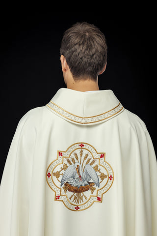 Embroidered Chasuble with Ecru Pelican Motif - Elegance and Symbolism in Polish Production