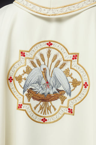 Embroidered Chasuble with Ecru Pelican Motif - Elegance and Symbolism in Polish Production