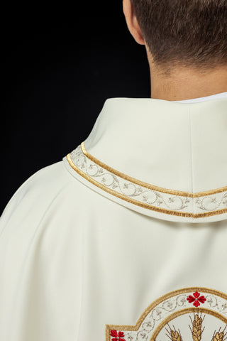 Ecru liturgical chasuble with Lamb of God embroidery and gold trim