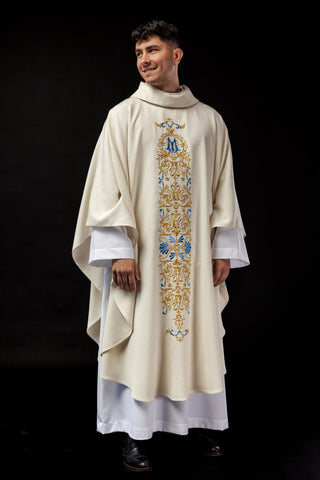 Chasuble made of shiny fabric with gold thread - limited edition