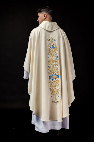 Chasuble made of shiny fabric with gold thread - limited edition