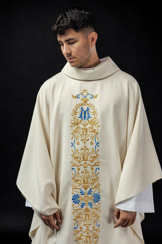 Chasuble made of shiny fabric with gold thread - limited edition