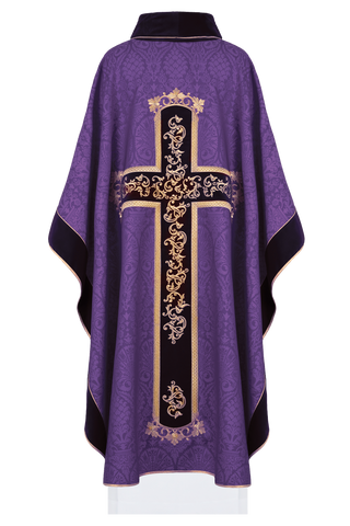 Purple chasuble embroidered with the pattern of Jesus Christ - LITURGICAL SHOP