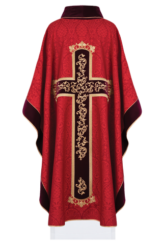 Red chasuble embroidered with pattern of Jesus Christ - LITURGICAL SHOP