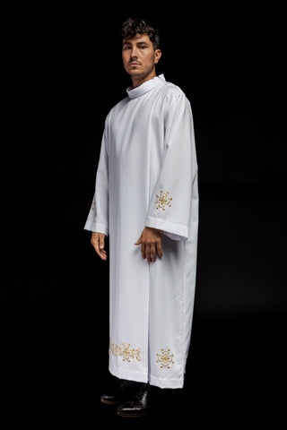 Embroidered priestly alb with a turtleneck and floral pattern in white or ecru