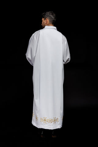 Embroidered priestly alb with a turtleneck and floral pattern in white or ecru