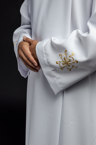 Embroidered priestly alb with a turtleneck and floral pattern in white or ecru