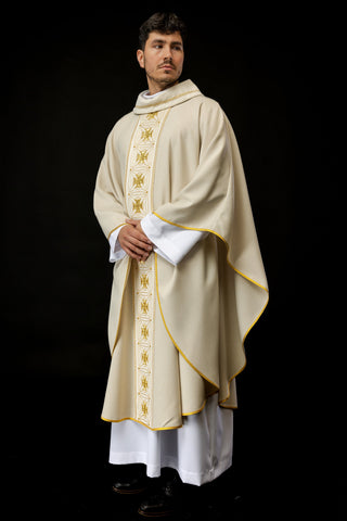 Liturgical chasuble with an embroidered band in ecru crosses and gold trim