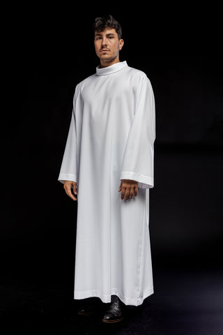 Smooth priestly alb with a classic collar and a shoulder zipper