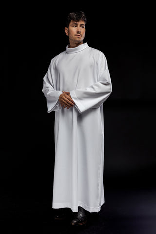 Smooth priestly alb with a classic collar and a shoulder zipper