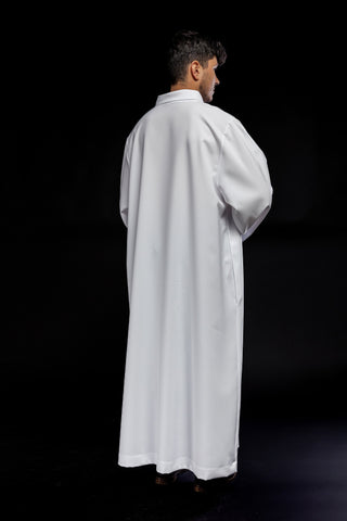 Smooth priestly alb with a classic collar and a shoulder zipper