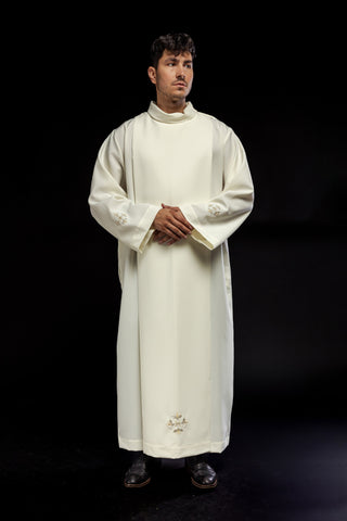 Embroidered priestly alb with a turtleneck in ecru or white