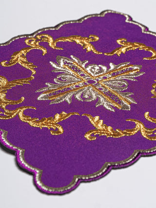 Chalice linens embroidered in purple with a cross motif - 4-piece set