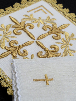 Chalice set made of linen with embroidered golden crosses in an elegant packaging