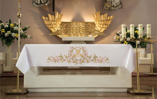 Altar Cloth with Marian Embroidery - Elegant and Stain-Resistant