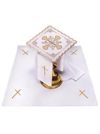 Chalice linen set with embroidered golden crosses in an elegant packaging