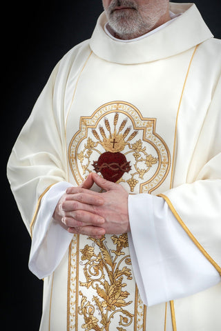 Ecru liturgical chasuble with embroidery of the Sacred Heart of Jesus and PAX